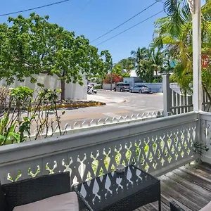 Sea Breeze -great Location! Holiday home